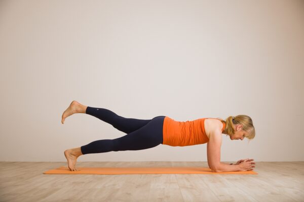 Plank with leg lift core exercises for runners